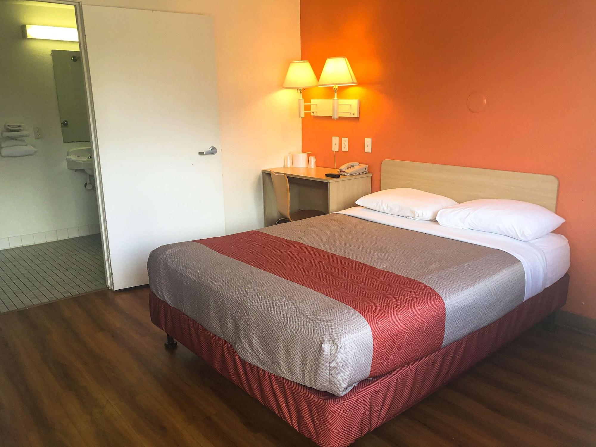 Hotel 6-jacksonville, Fl - Orange Park