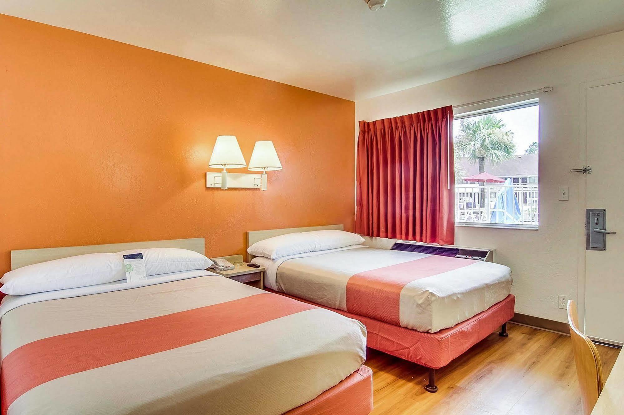 Hotel 6-jacksonville, Fl - Orange Park Jacksonville