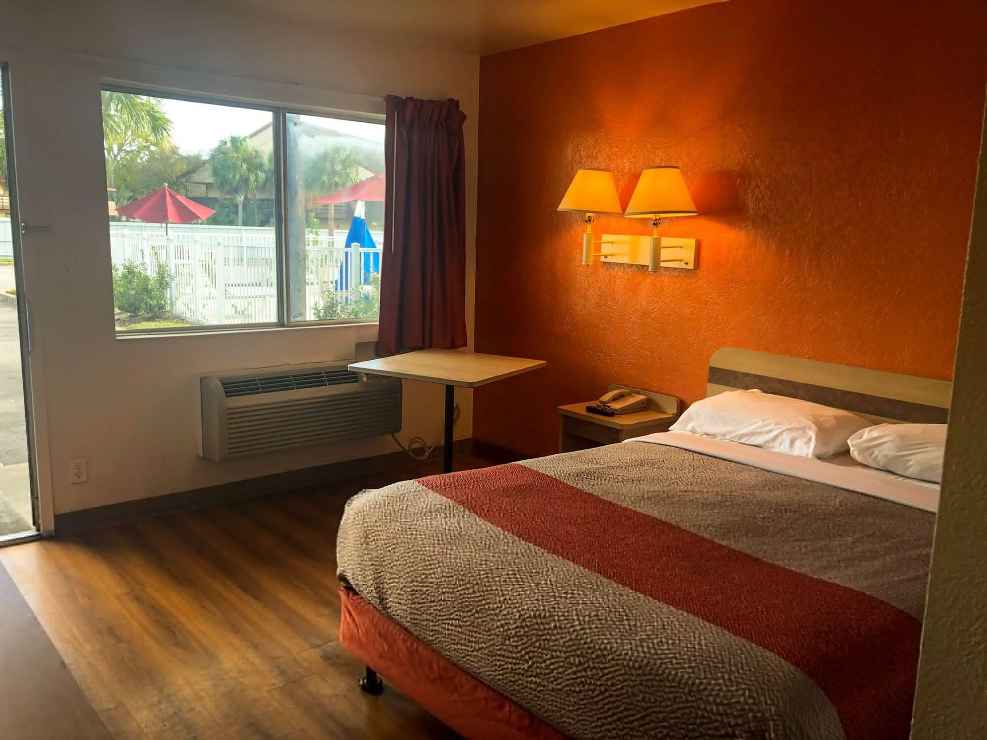 Hotel 6-jacksonville, Fl - Orange Park